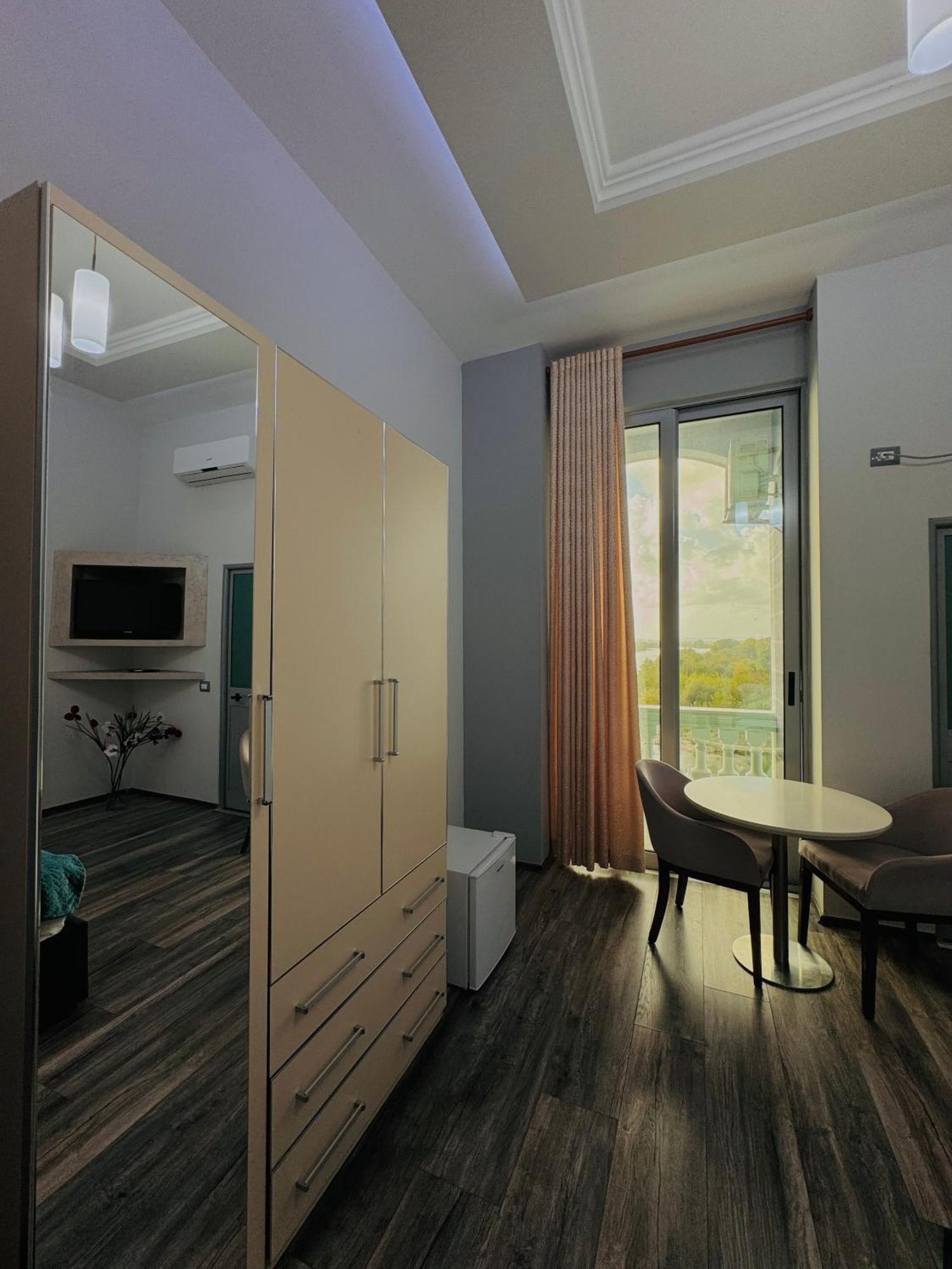 Prince Of Lake Hotel Shkoder Bagian luar foto