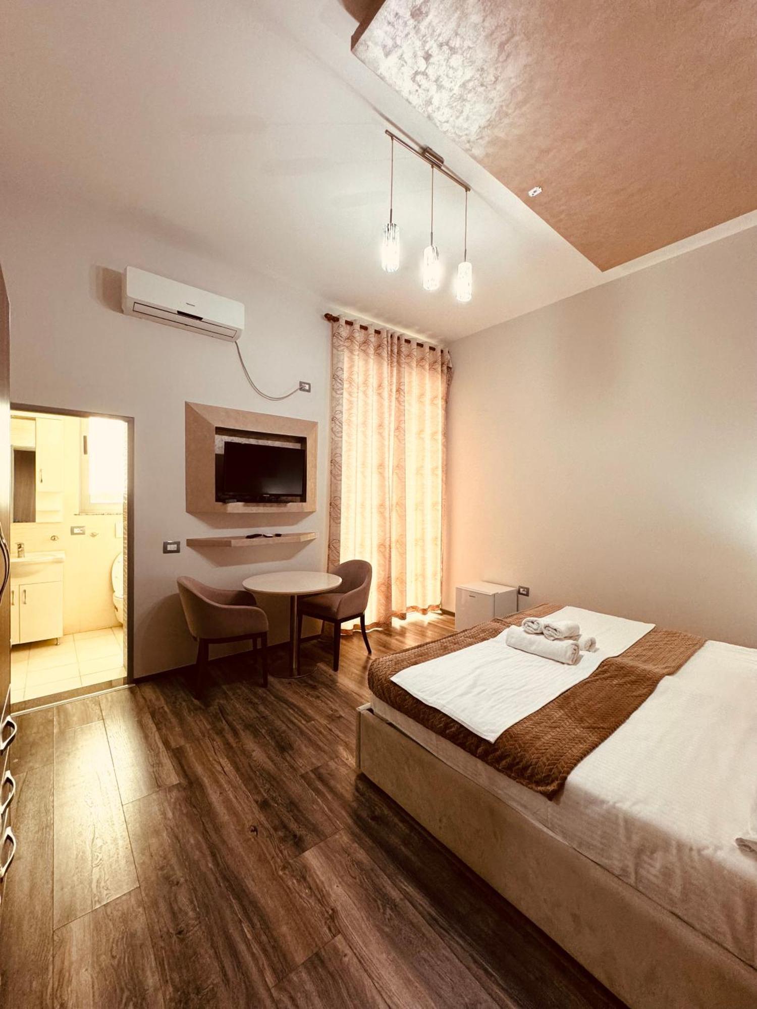 Prince Of Lake Hotel Shkoder Bagian luar foto