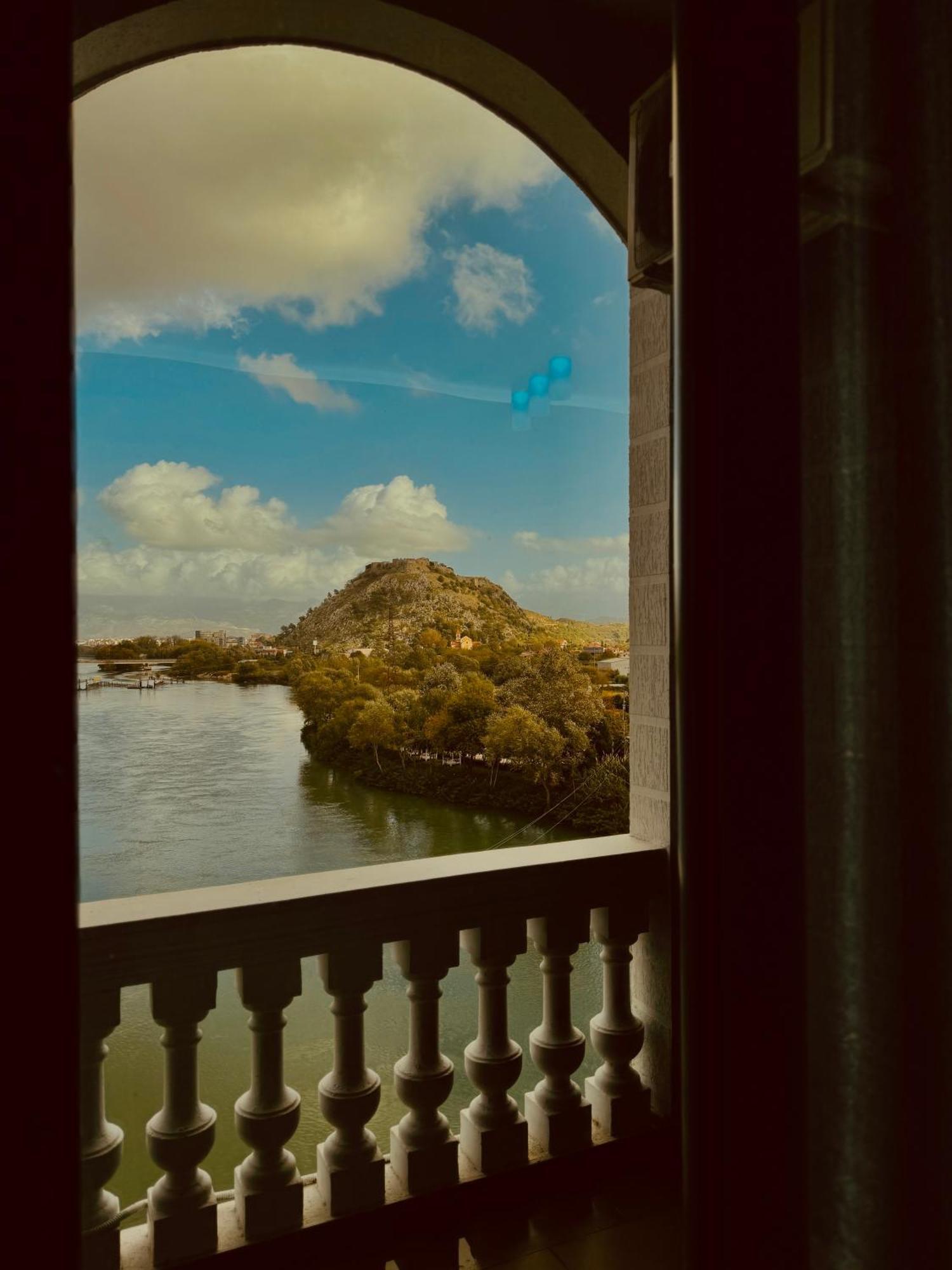 Prince Of Lake Hotel Shkoder Bagian luar foto