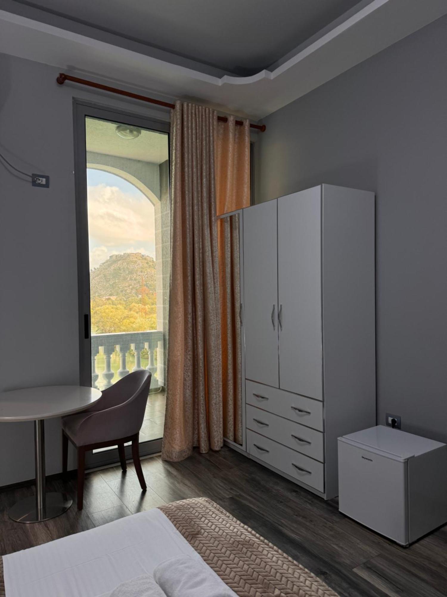 Prince Of Lake Hotel Shkoder Bagian luar foto