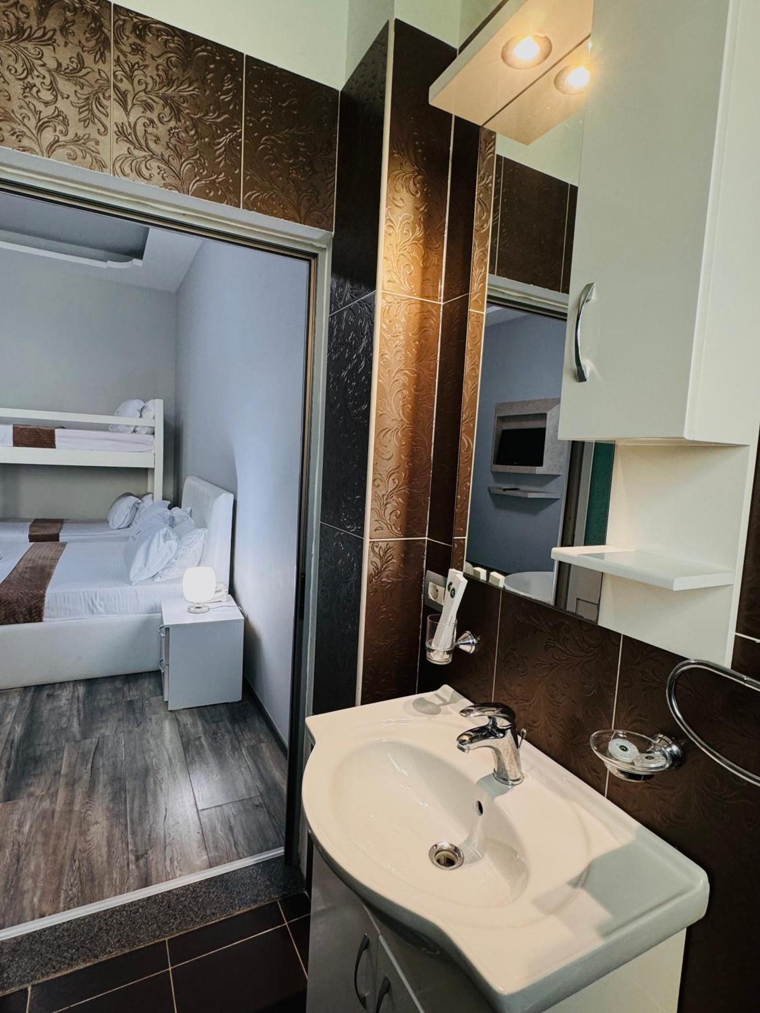 Prince Of Lake Hotel Shkoder Bagian luar foto