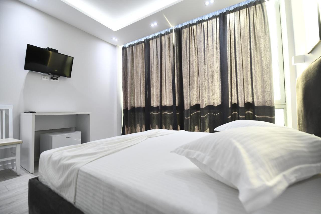 Prince Of Lake Hotel Shkoder Bagian luar foto