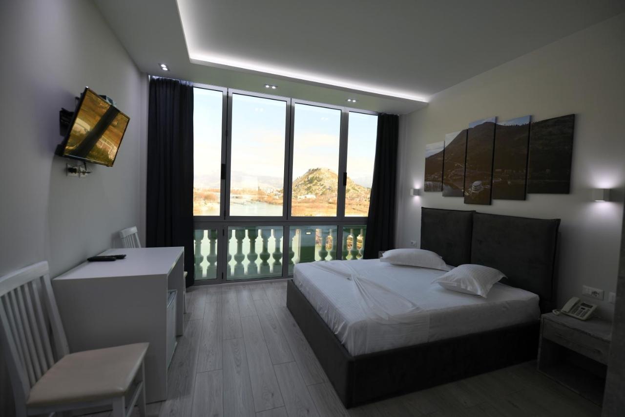 Prince Of Lake Hotel Shkoder Bagian luar foto
